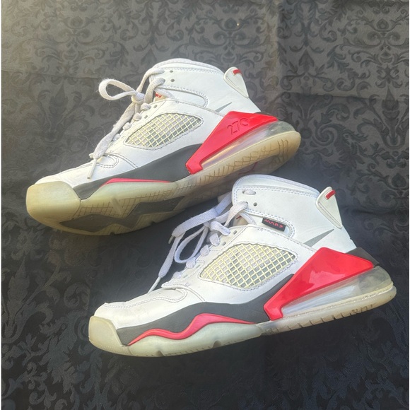 (Grade School) Air Jordan Mars
270 'White size 4Y
SKU: BQ6508-100 - Picture 4 of 6